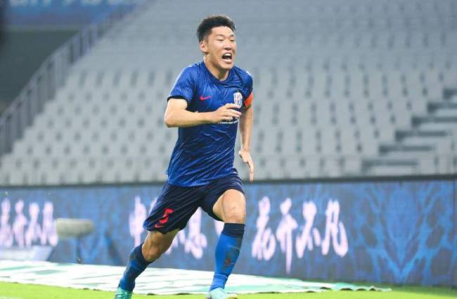 国足后防核心严重退化！2场3次冒顶 业余失误，险些玩死颜骏凌 朱辰杰表现判若两人